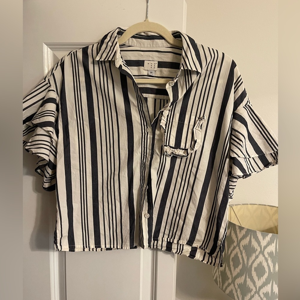 Women’s detailed sleeves top